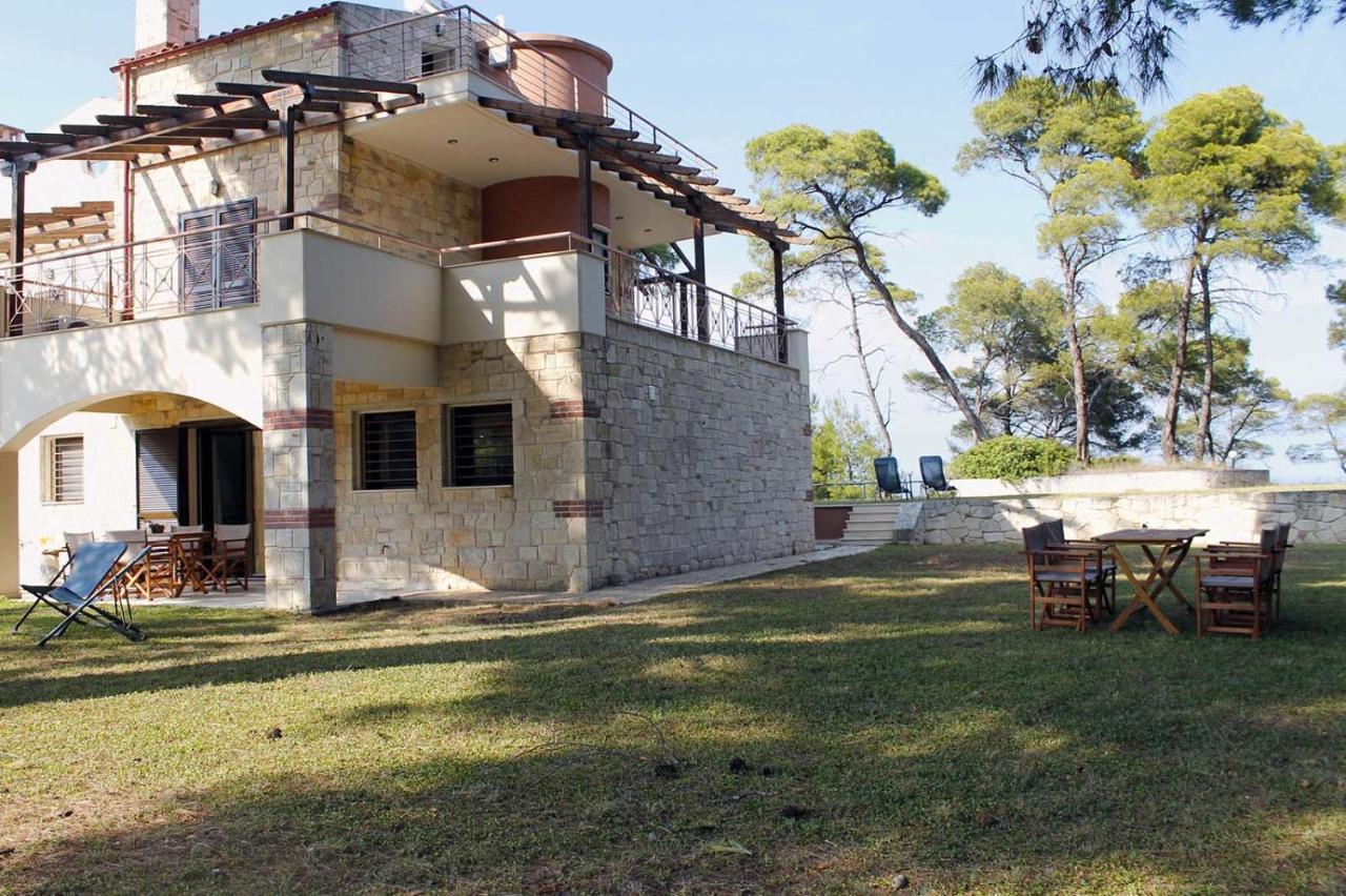 4 Bedroom Villa With Pool And Garden Néa Fókaia Exterior foto